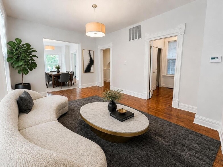 Living/dining room - 1931 N St Louis Ave