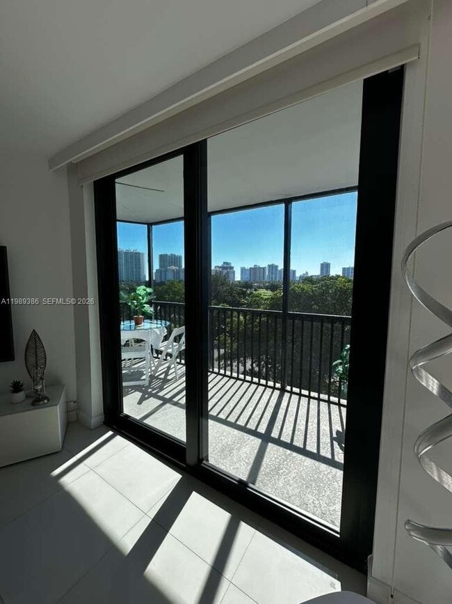 Building Photo - 3401 N Country Club Dr