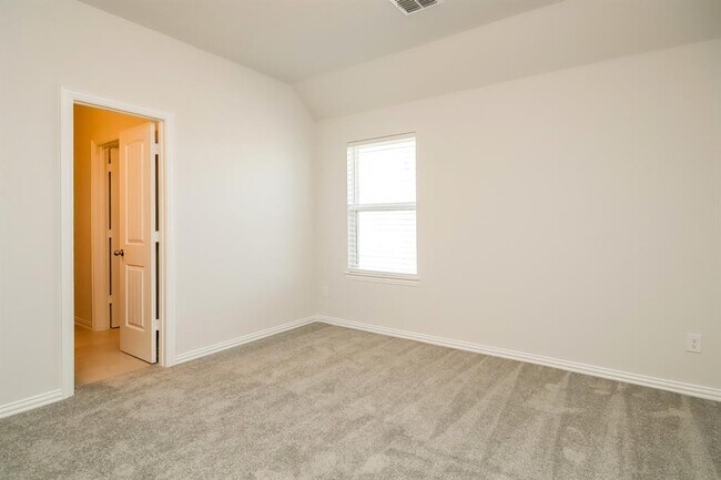Building Photo - 24323 Huntcliff Dr