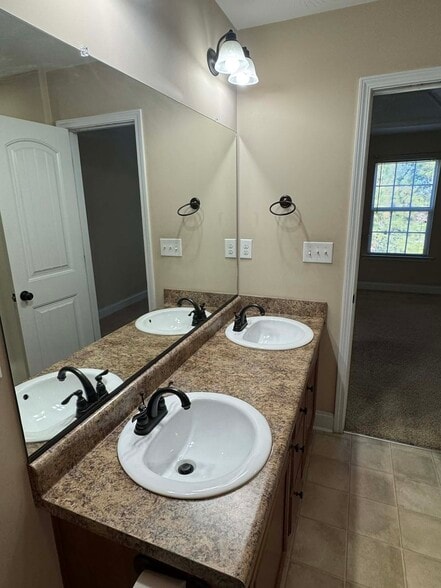 Master bath - 232 High Meadows Cir