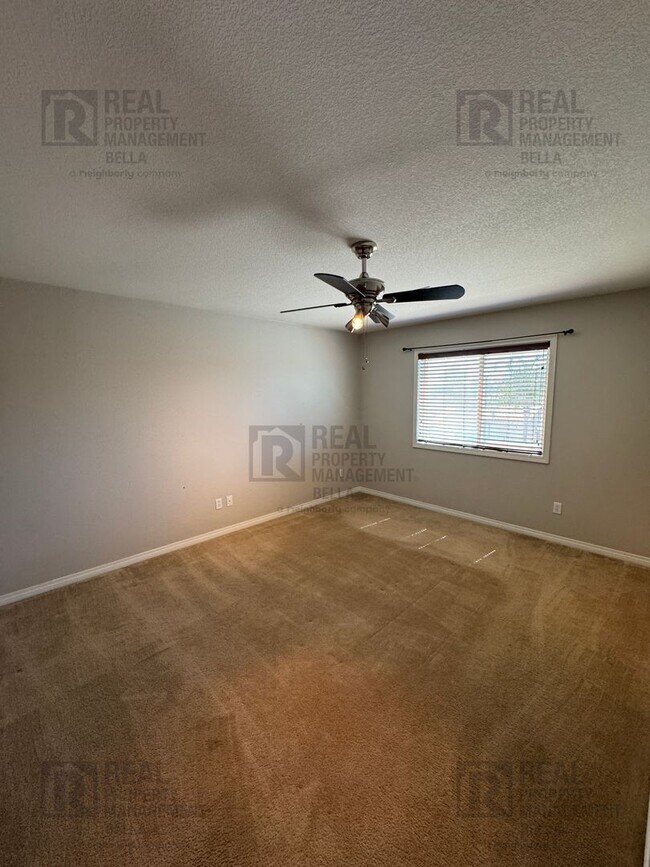 Building Photo - Spacious 4-Bedroom Menifee Home with Downs...