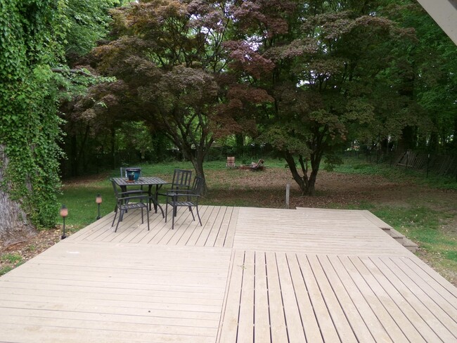 Building Photo - Fully furnished