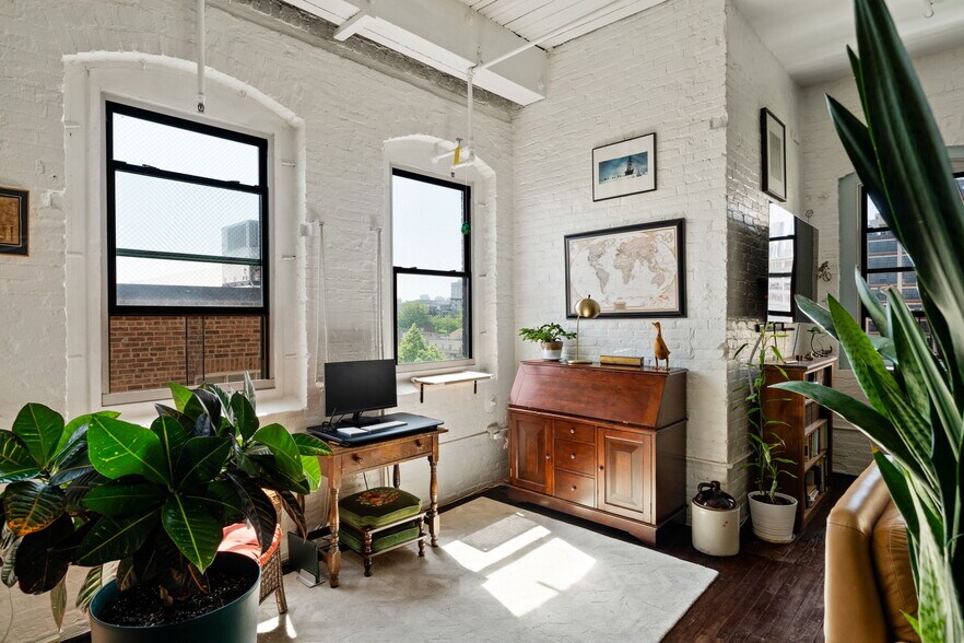 Building Photo - 429 N 13th St