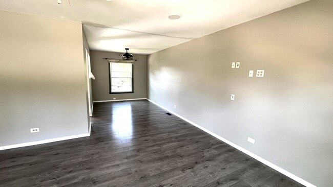 Building Photo - 110 Woodcrest Cir