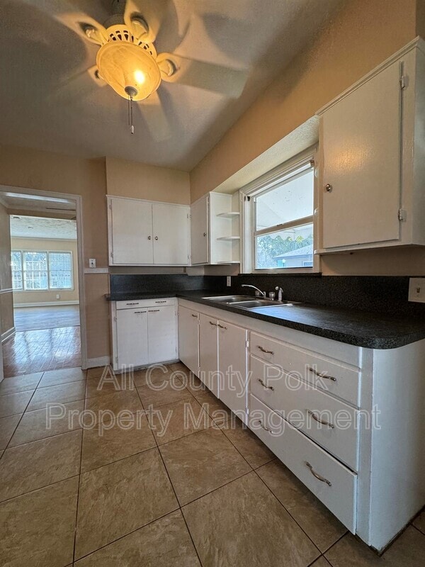 Building Photo - 422 E Belmar St