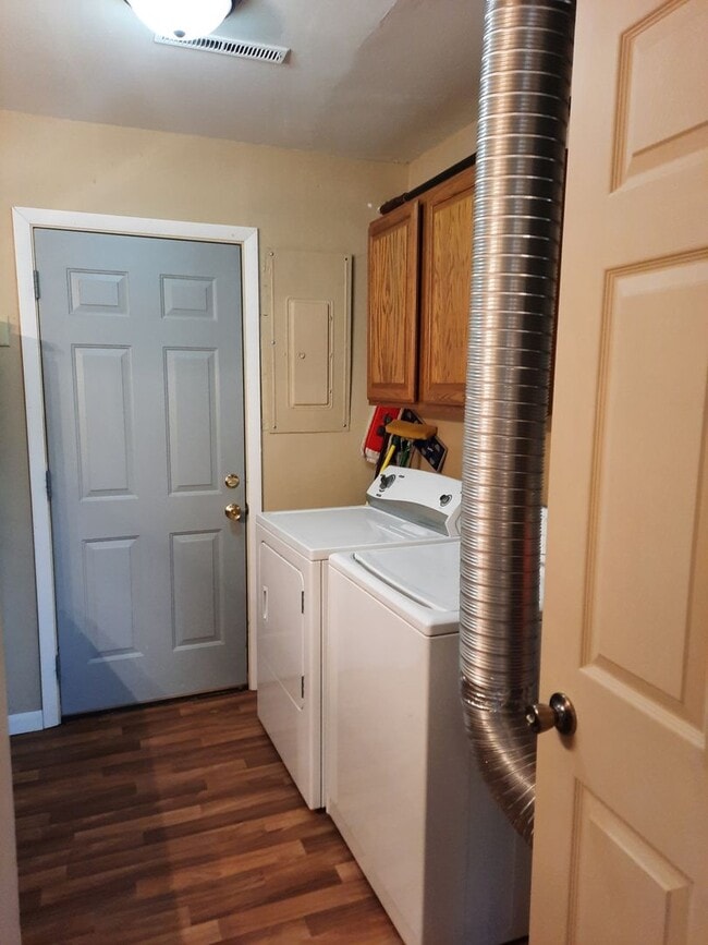 Building Photo - 3 BED | 1 BATH | SINGLE GARAGE | SOUTH