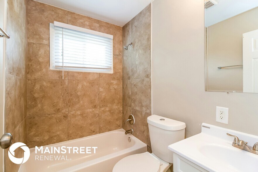 Building Photo - 1689 Geraldine Ave