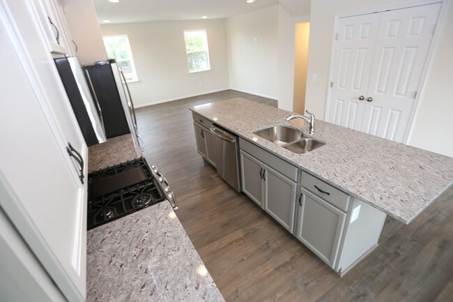 Building Photo - 14317 Summit View Ln