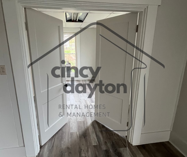 Building Photo - 110 N River St