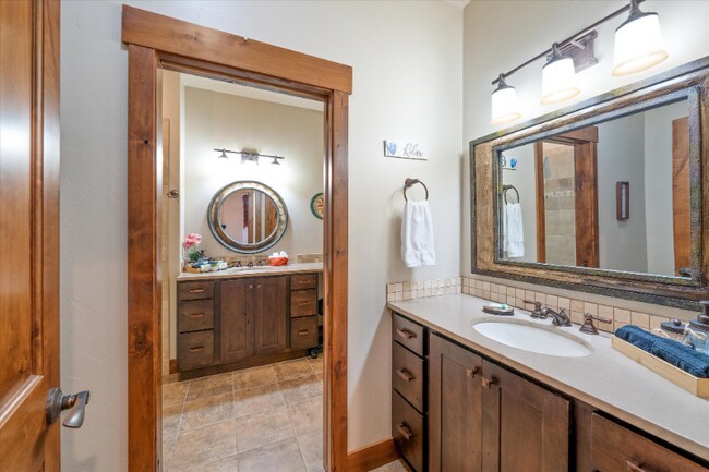 Building Photo - 669 Commerce St