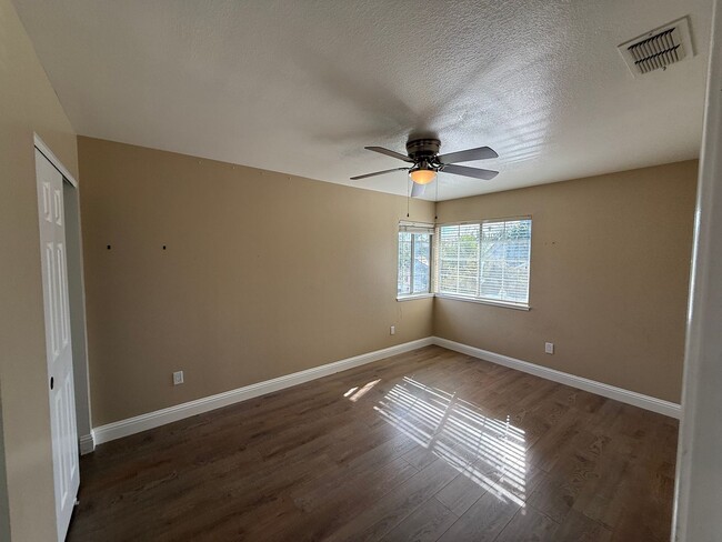 Building Photo - Updated two story home in Sylvan School Di...