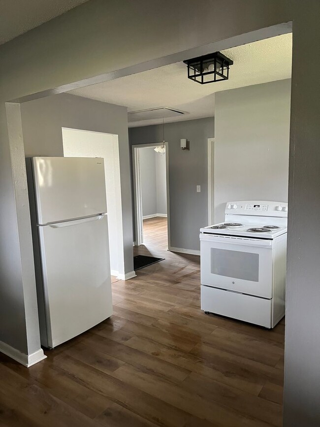 Building Photo - Newly Renovated Home in St. Albans