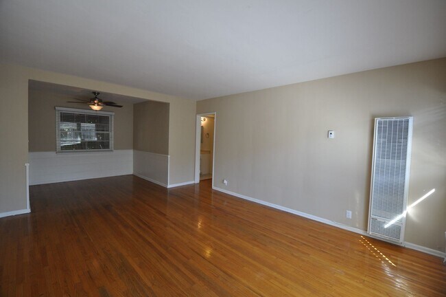 Building Photo - 14830 Dickens St