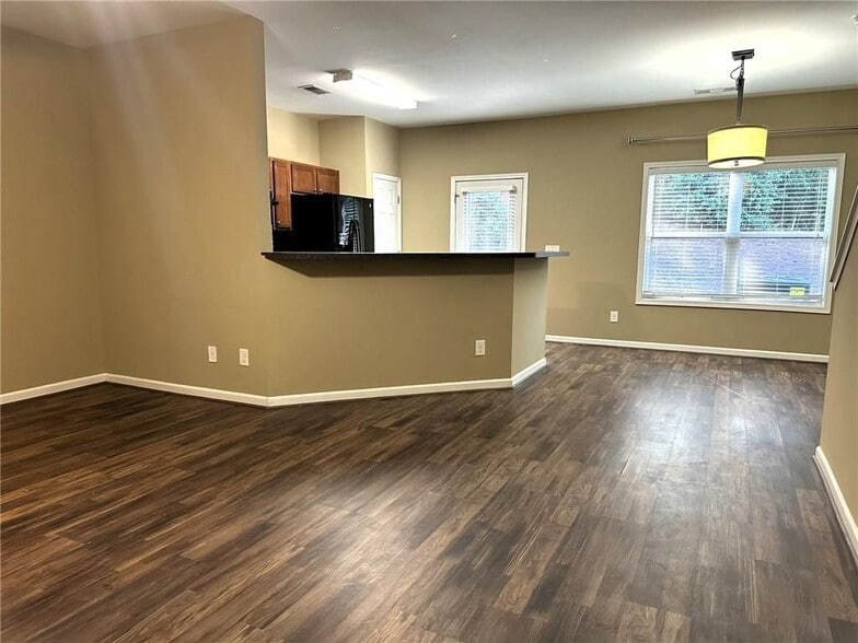 Building Photo - 538 Oakside Pl