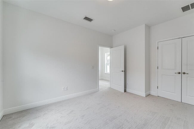 Building Photo - 1933 W Chestnut St