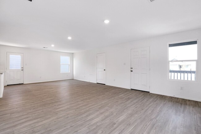 Building Photo - ***APPLICATION CURRENTLY UNDER REVIEW***MO...