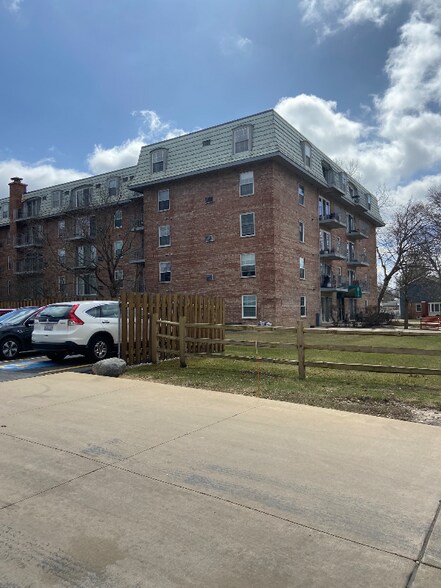 Building Photo - 5125 Blodgett