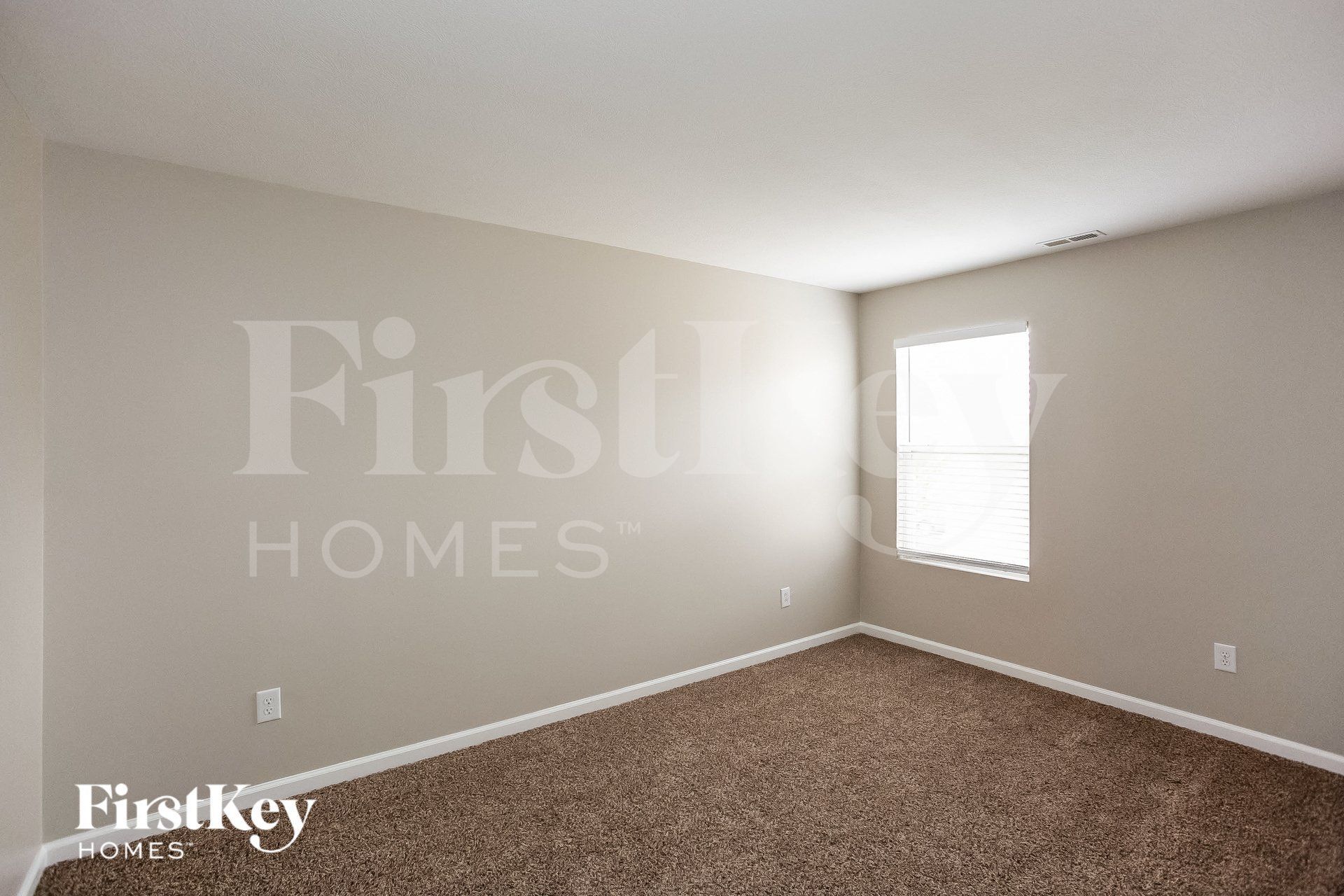 Building Photo - 15490 Farmland Ct