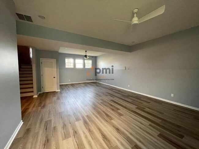 Building Photo - 10880 Mississippi St