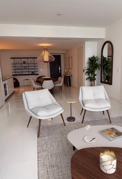 Building Photo - 300 Biscayne Boulevard Way