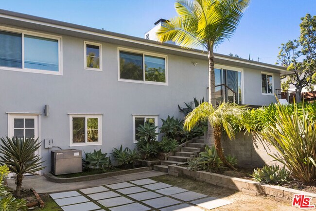 Building Photo - 150 Anita Dr