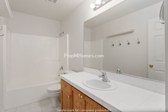 Building Photo - Wonderful Three Bedroom Plus Office In Bea...