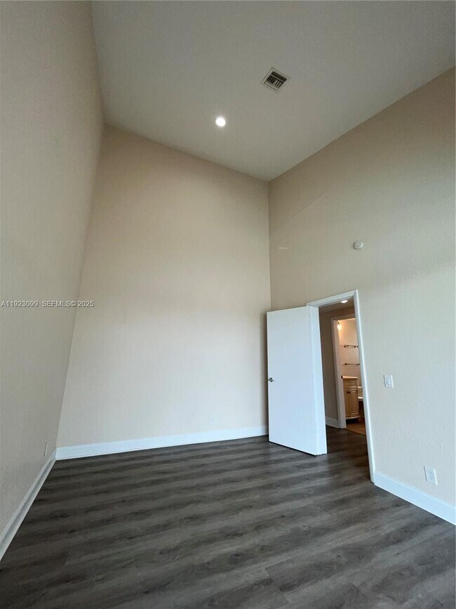 Building Photo - 1127 Laguna Springs Dr