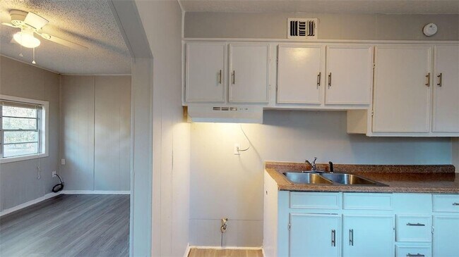 Building Photo - 4000 Margaret St