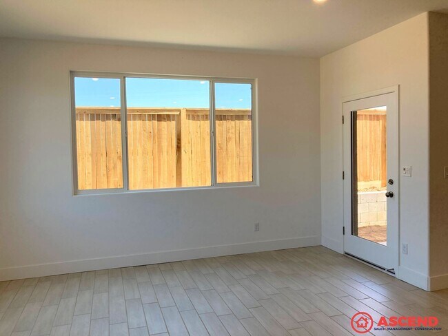 Building Photo - Brand New Spacious Home Located in Shafter!