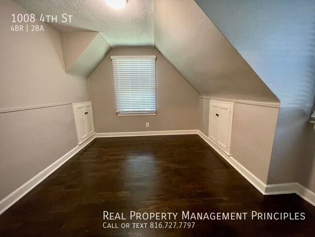 Building Photo - 1008 4th St-