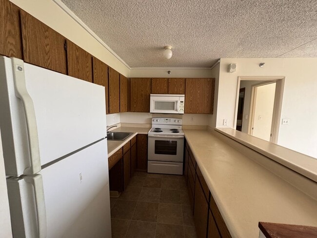 Building Photo - Pearl Regency #1913