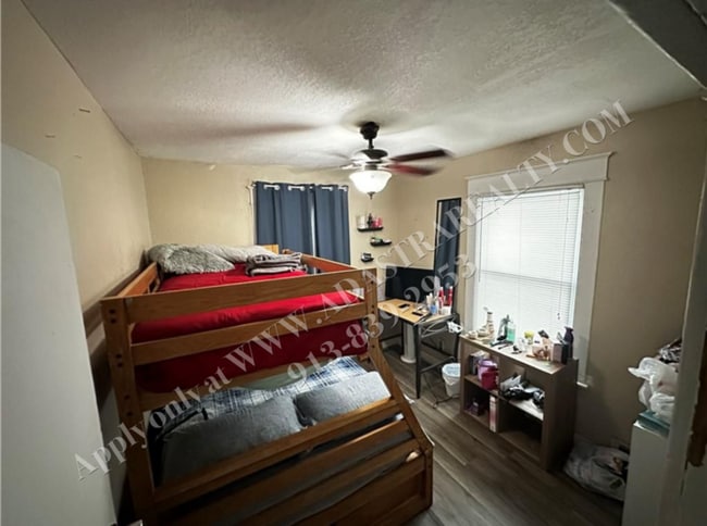 Building Photo - Cozy 3 Bed 1 Bath Home in KCK-Coming SOON!!