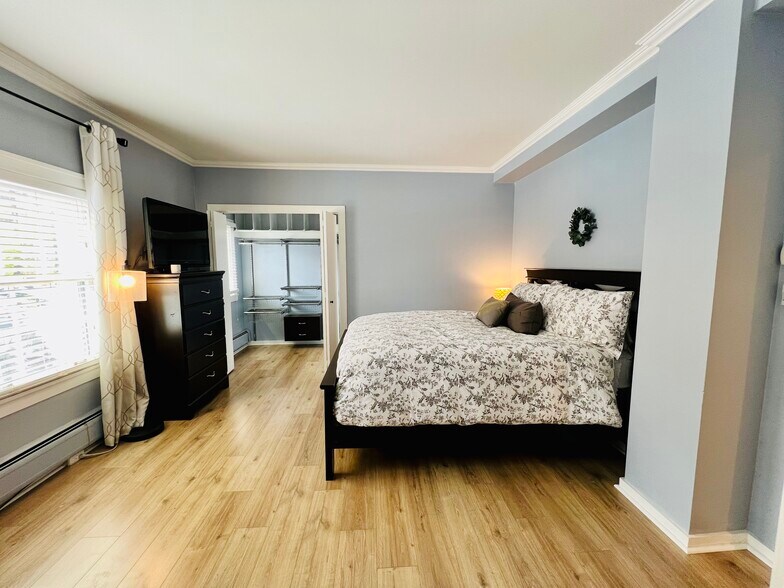 Building Photo - 960 N Sherman St