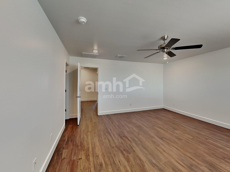 Building Photo - 17149 W Lawrence Ln