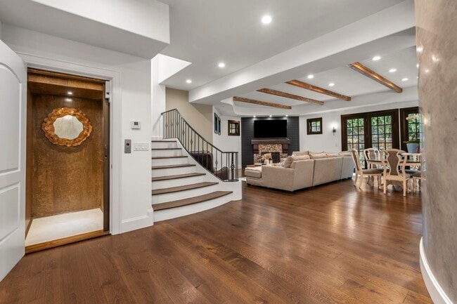 Building Photo - Guilford Gatehouse West