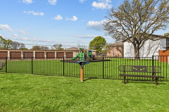 Building Photo - Your Charming 2/1 Apartment in Waxahachie Awaits - Perfect for a Small Family or Remote Worker! A...