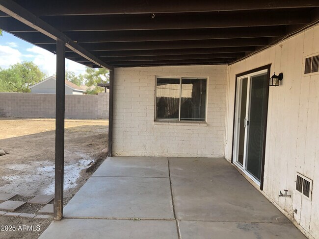Building Photo - 26 E Duke Dr