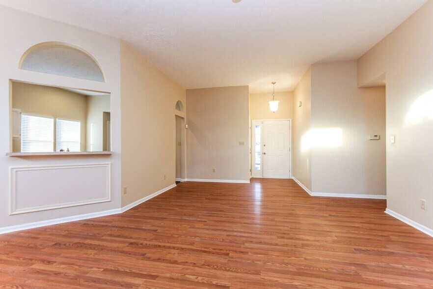 Building Photo - 5537 Vicksburg Dr