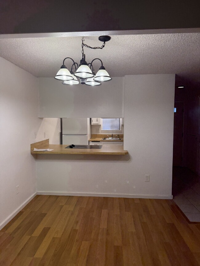 Building Photo - "Spacious 2-Bedroom with 1.5 Baths in the Heart of Kent – 1072 Sq Ft of Comfort!"