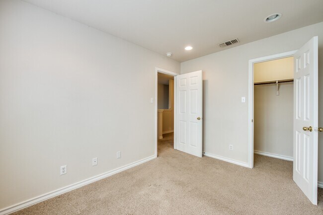 Building Photo - 7811 Kingsbury Wood