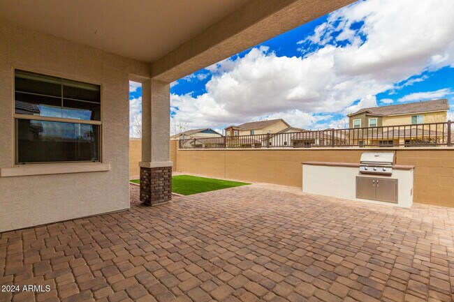 Building Photo - 2082 E Lantana Dr