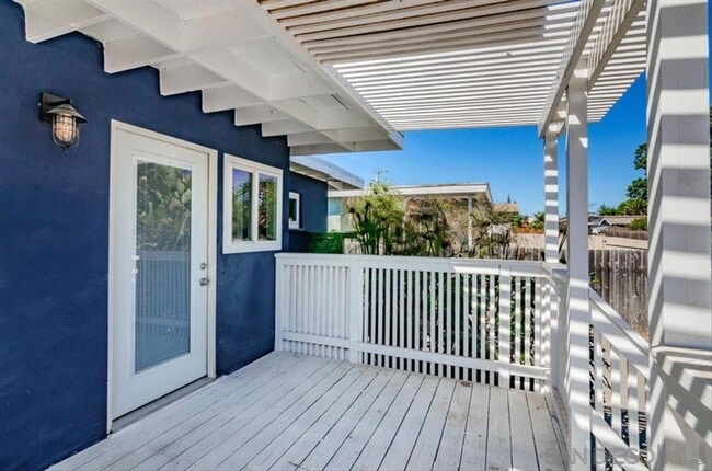 Building Photo - Remodeled 3 bedroom 2 bath.  Fenced yard. Outdoor shower, deck ,attached garage. Near beaches.