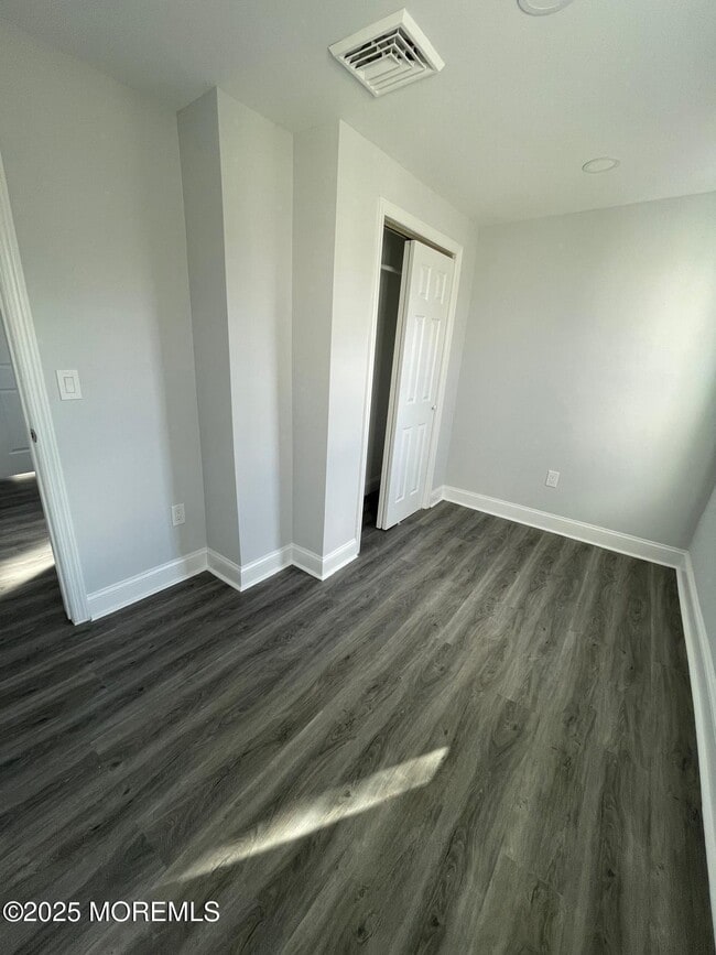 Building Photo - 405 Myrtle Ave