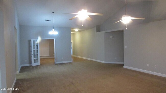 Building Photo - 14597 Bruce Cove S