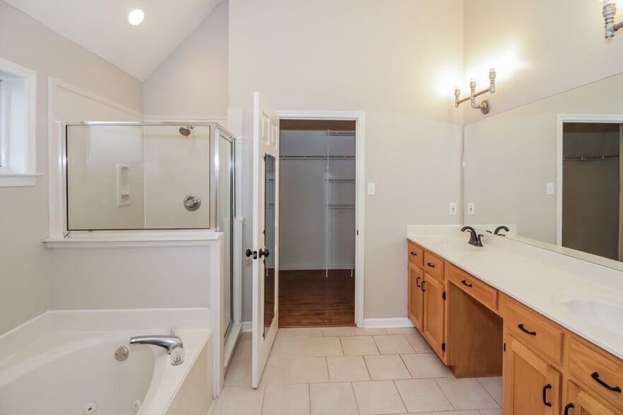 Building Photo - 55 Lakewood Cove