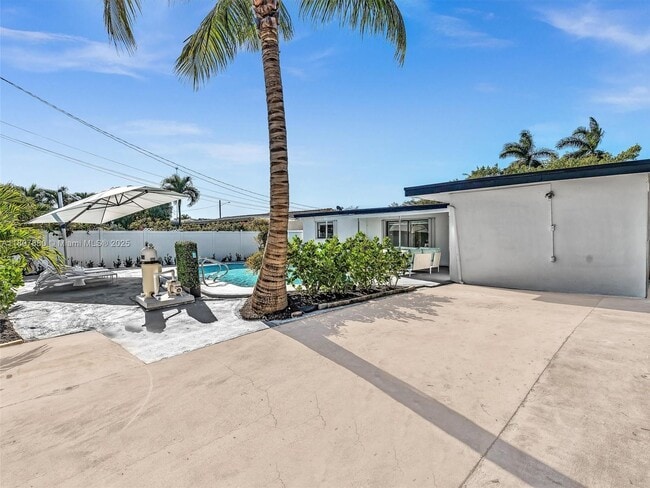 Building Photo - 551 Crescent Dr