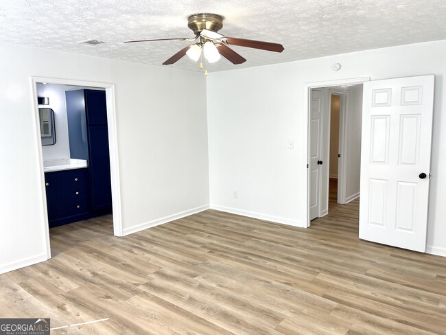 Building Photo - 165 Fieldstone Dr