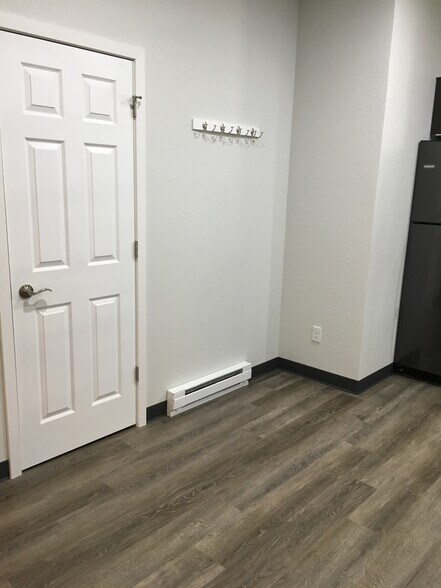 Building Photo - 410 E Mill St