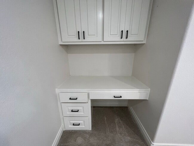 Building Photo - Easy Living with AMRR: Beautiful 4-Bedroom Home Near HEB