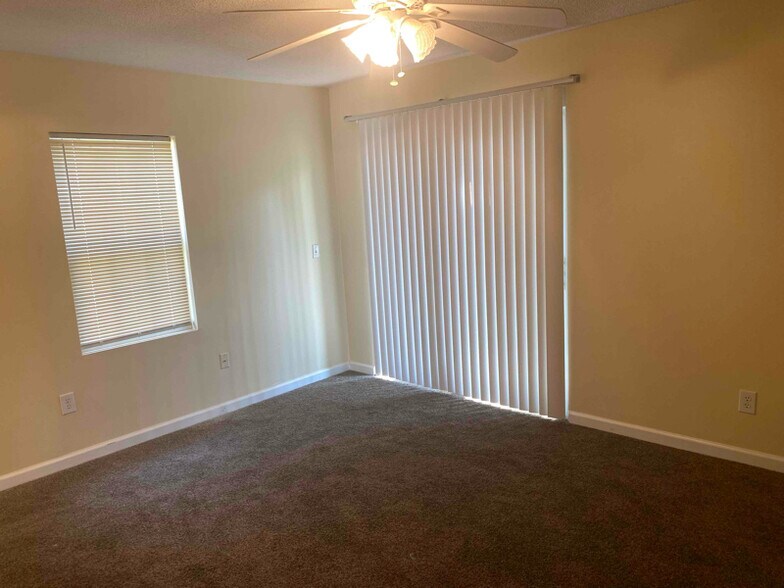 Building Photo - 400 Cambridge Cir